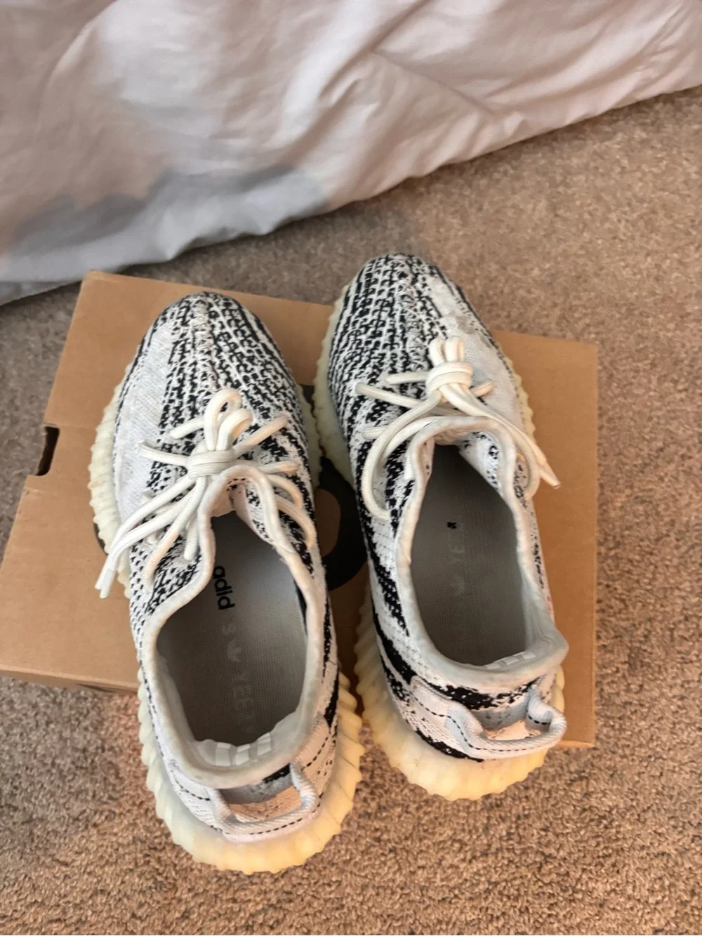 ADIDAS YEEZY 350 V2 ZEBRA